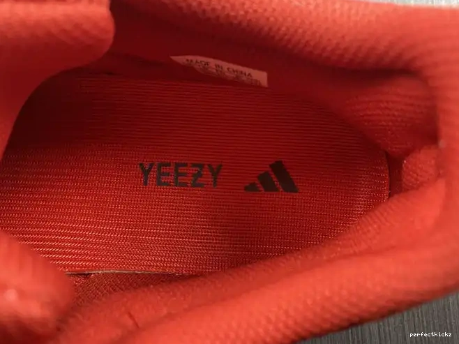 HQ6979 700 Boost Adidas Yeezy Red Hi-Res 0501